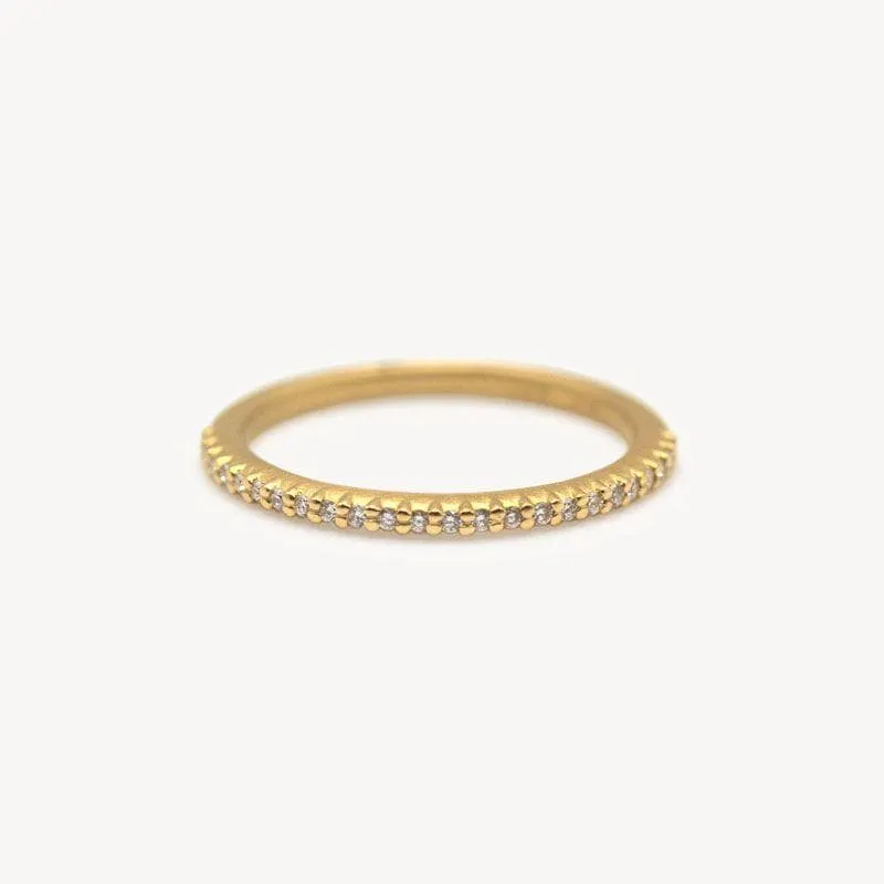 18k Slender Pave Band