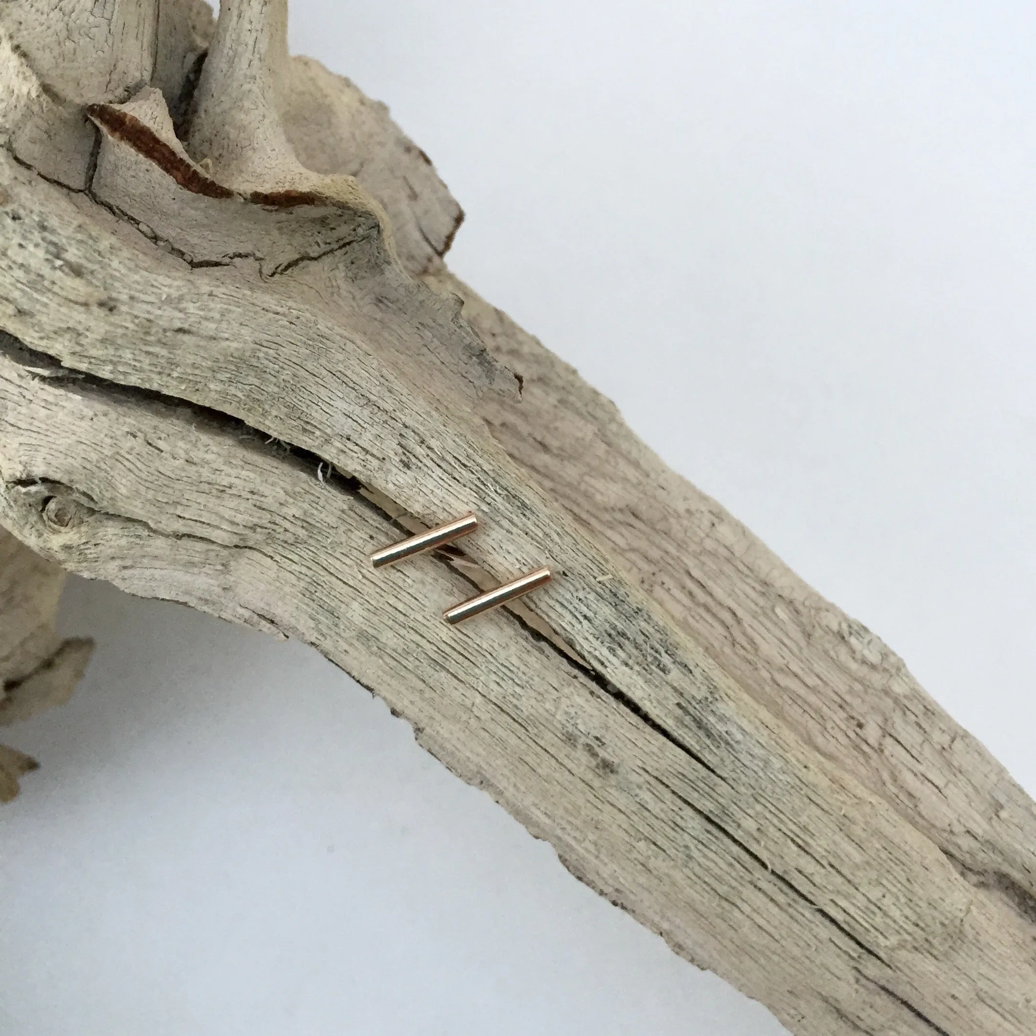 Agapantha Thin Line Studs Small Earrings