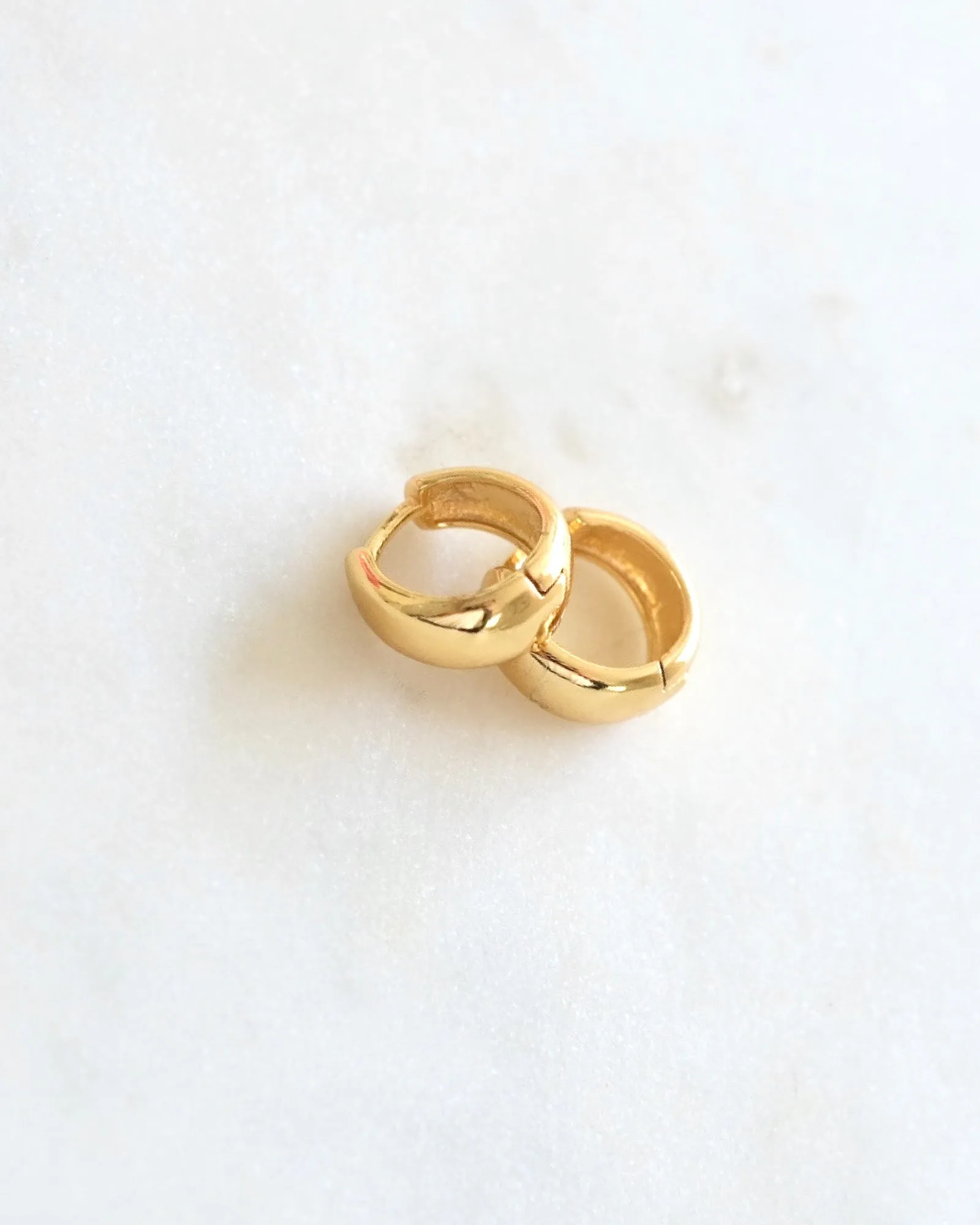 Agnes small hoop earrings