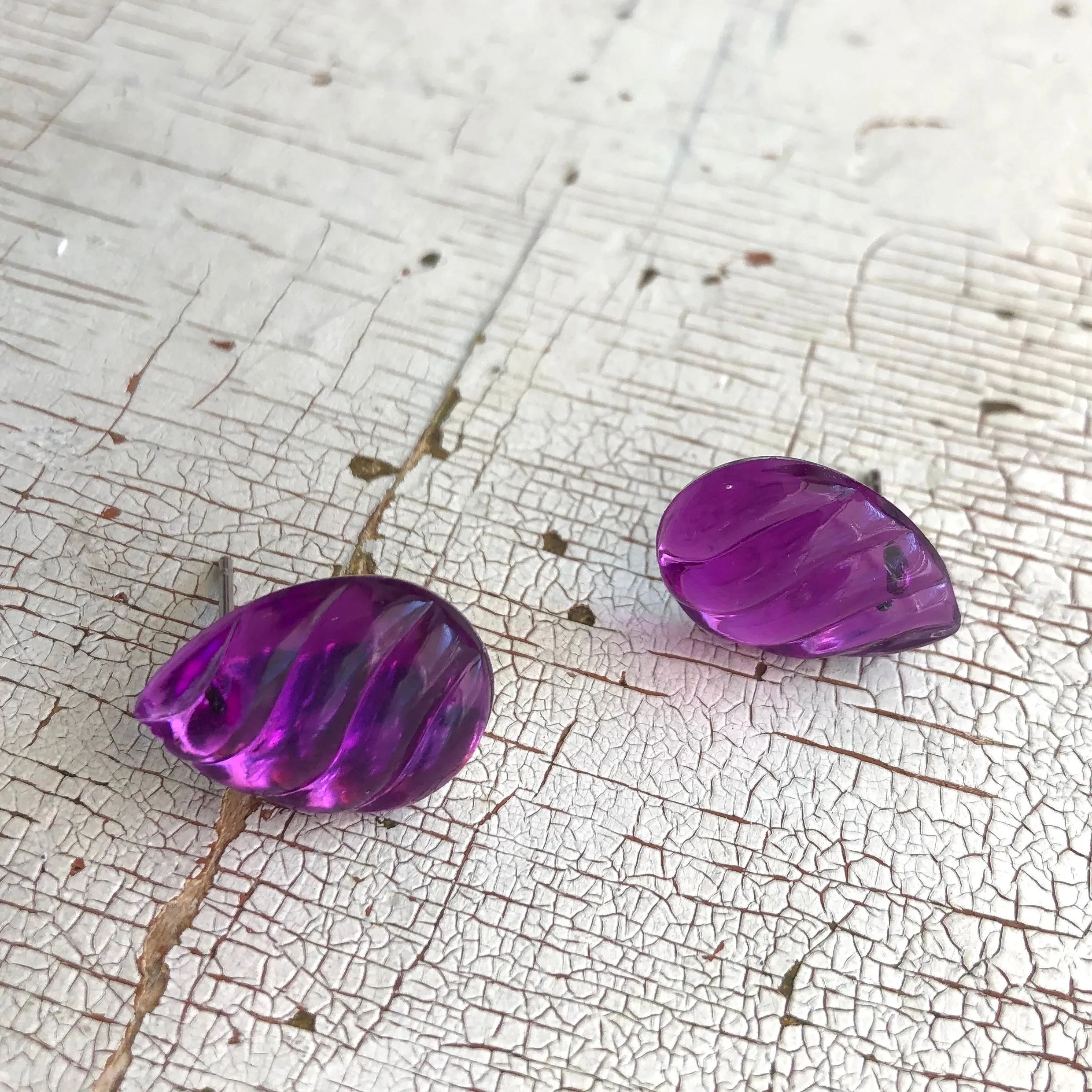 Bright Purple Swirled Teardrop Stud Earrings