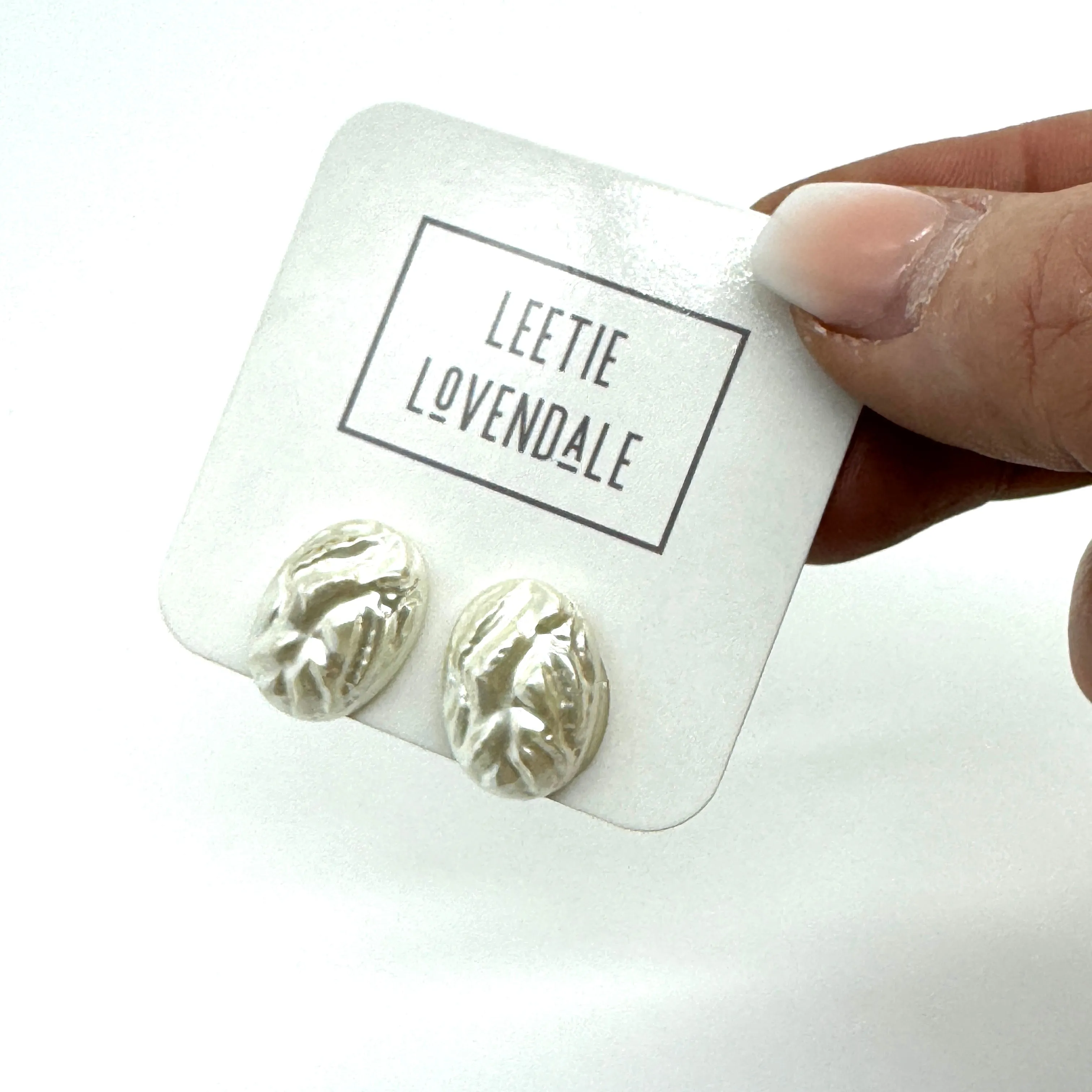 Cream White Pearl Oval Stud Earrings *