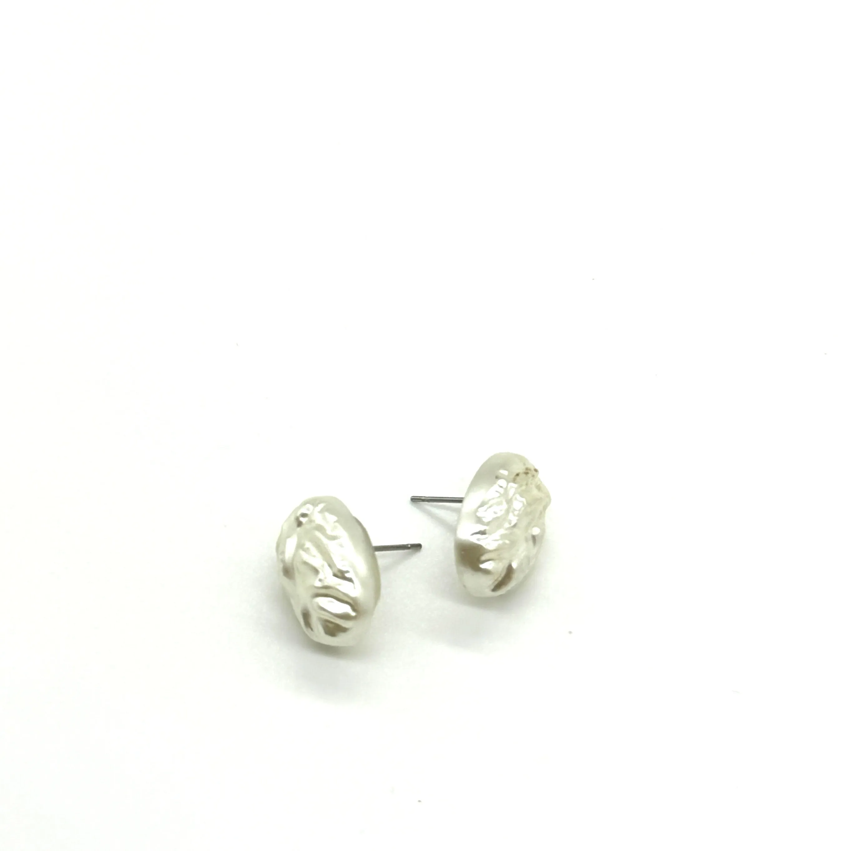 Cream White Pearl Oval Stud Earrings *