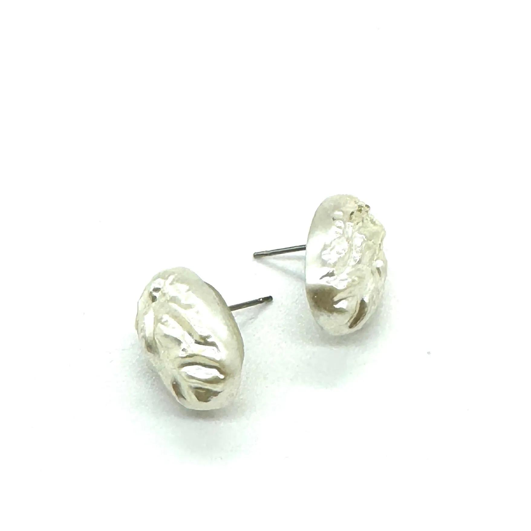 Cream White Pearl Oval Stud Earrings *