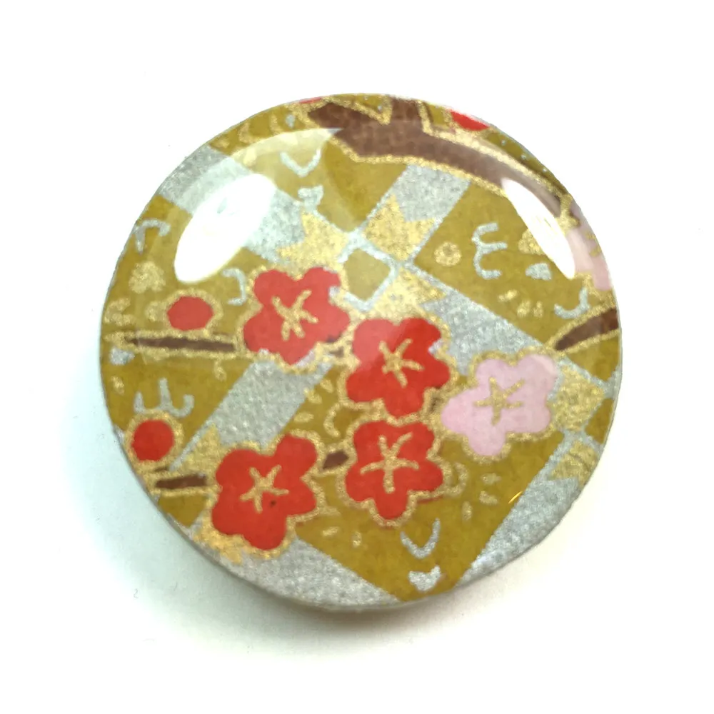 Elegant Gold Brooch Inspired by Draughts Game Piece Design