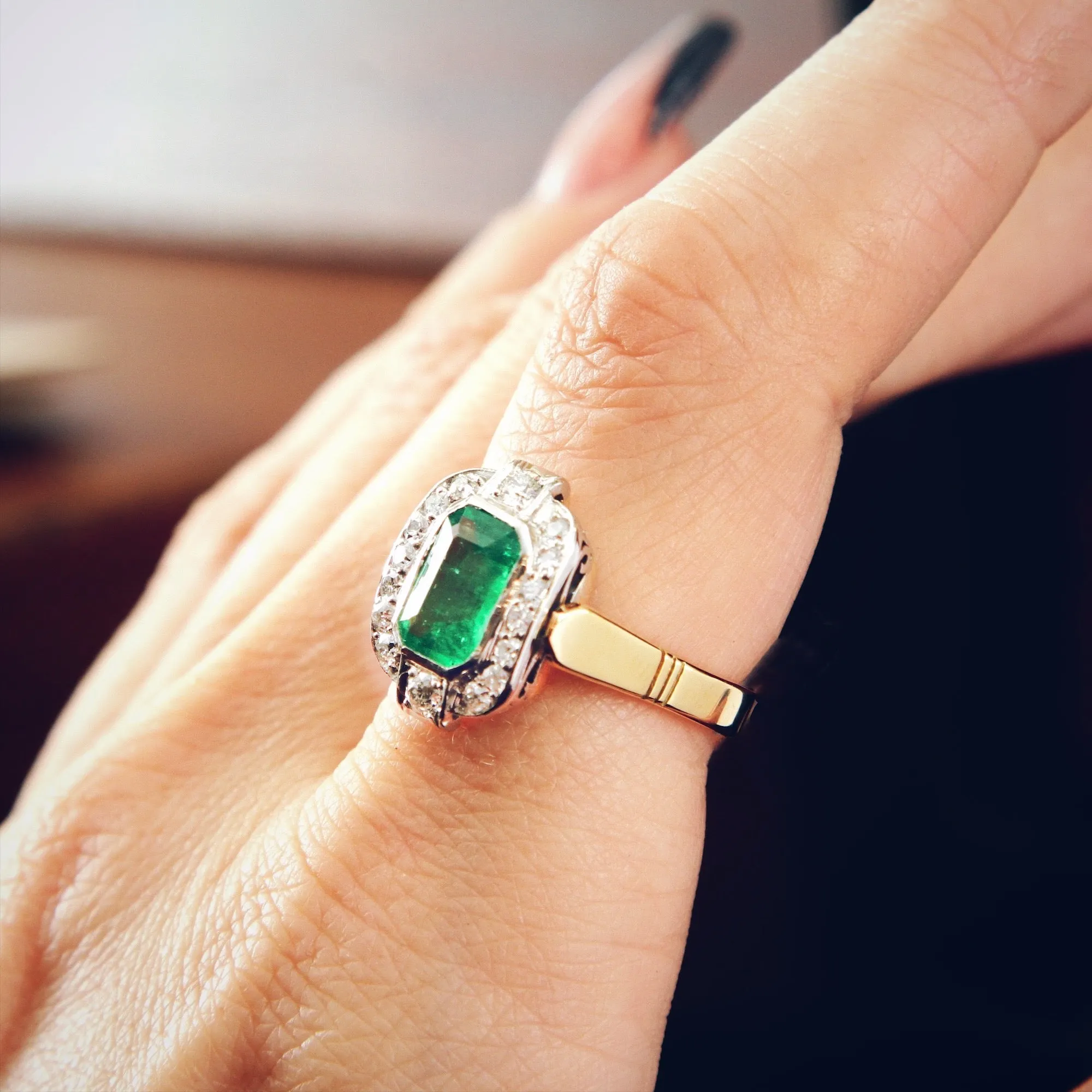 Fantastique 1970's Deco Emerald & Diamond Cocktail Ring