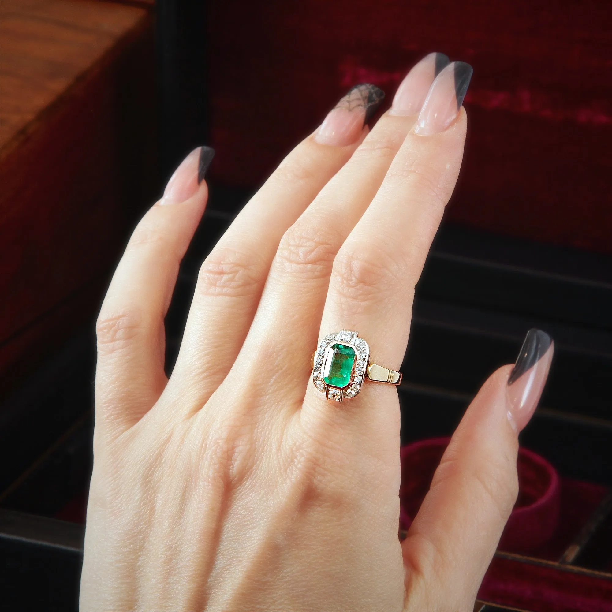 Fantastique 1970's Deco Emerald & Diamond Cocktail Ring