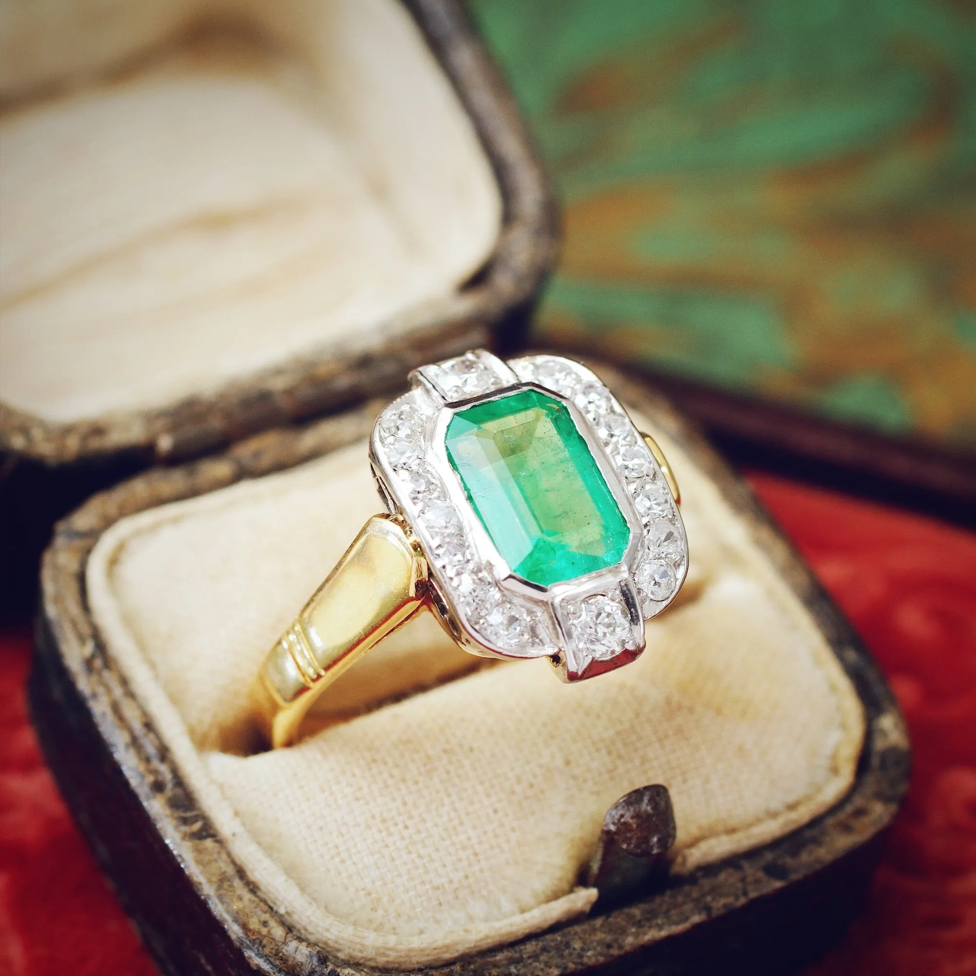Fantastique 1970's Deco Emerald & Diamond Cocktail Ring
