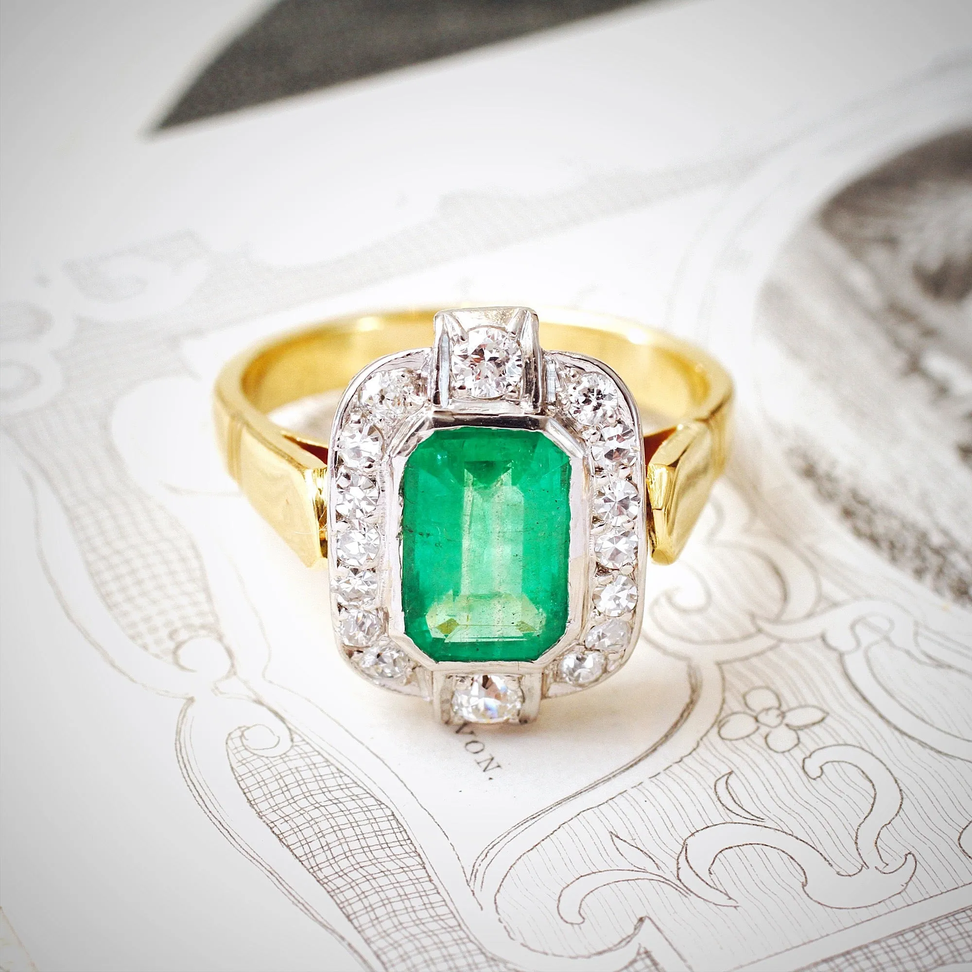 Fantastique 1970's Deco Emerald & Diamond Cocktail Ring