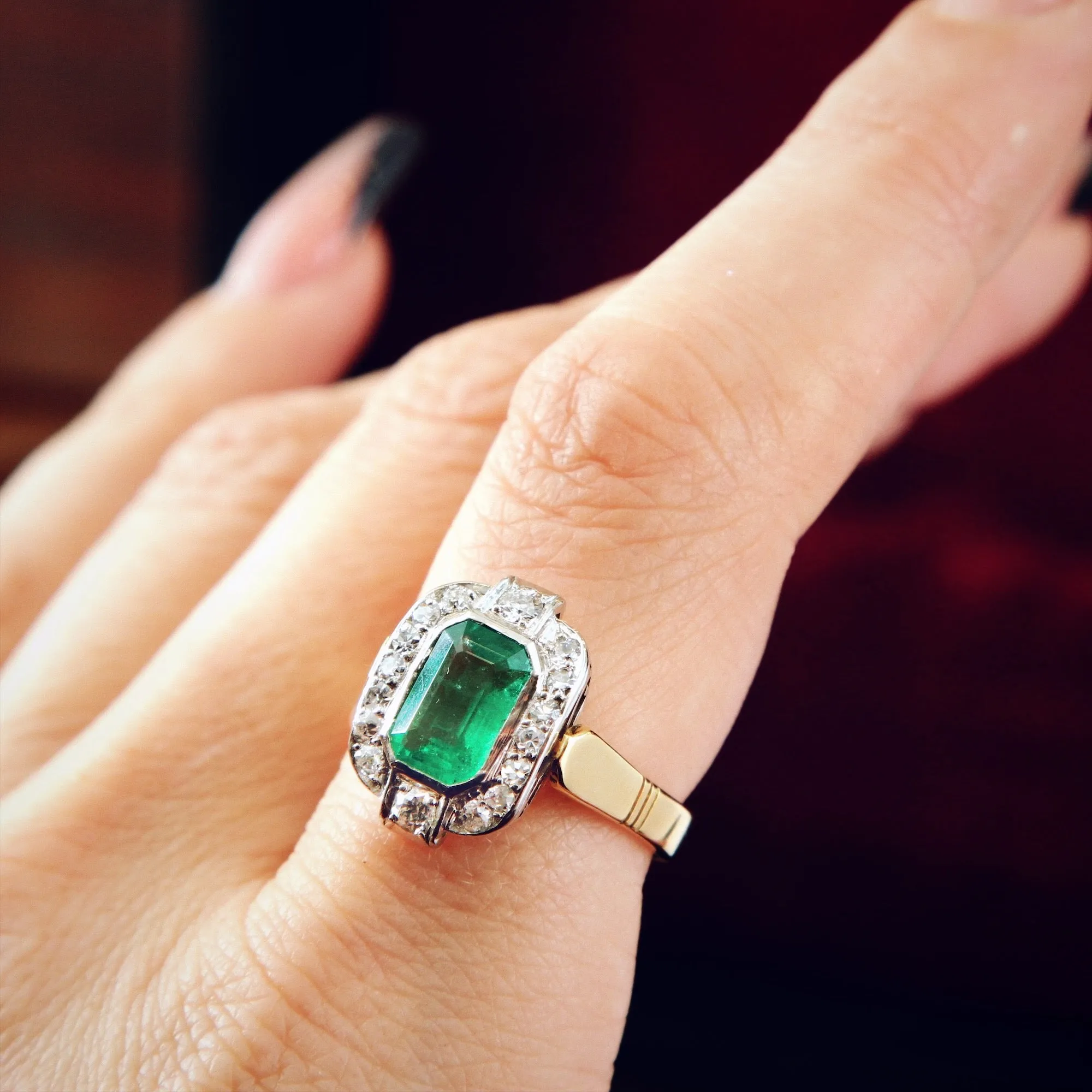 Fantastique 1970's Deco Emerald & Diamond Cocktail Ring