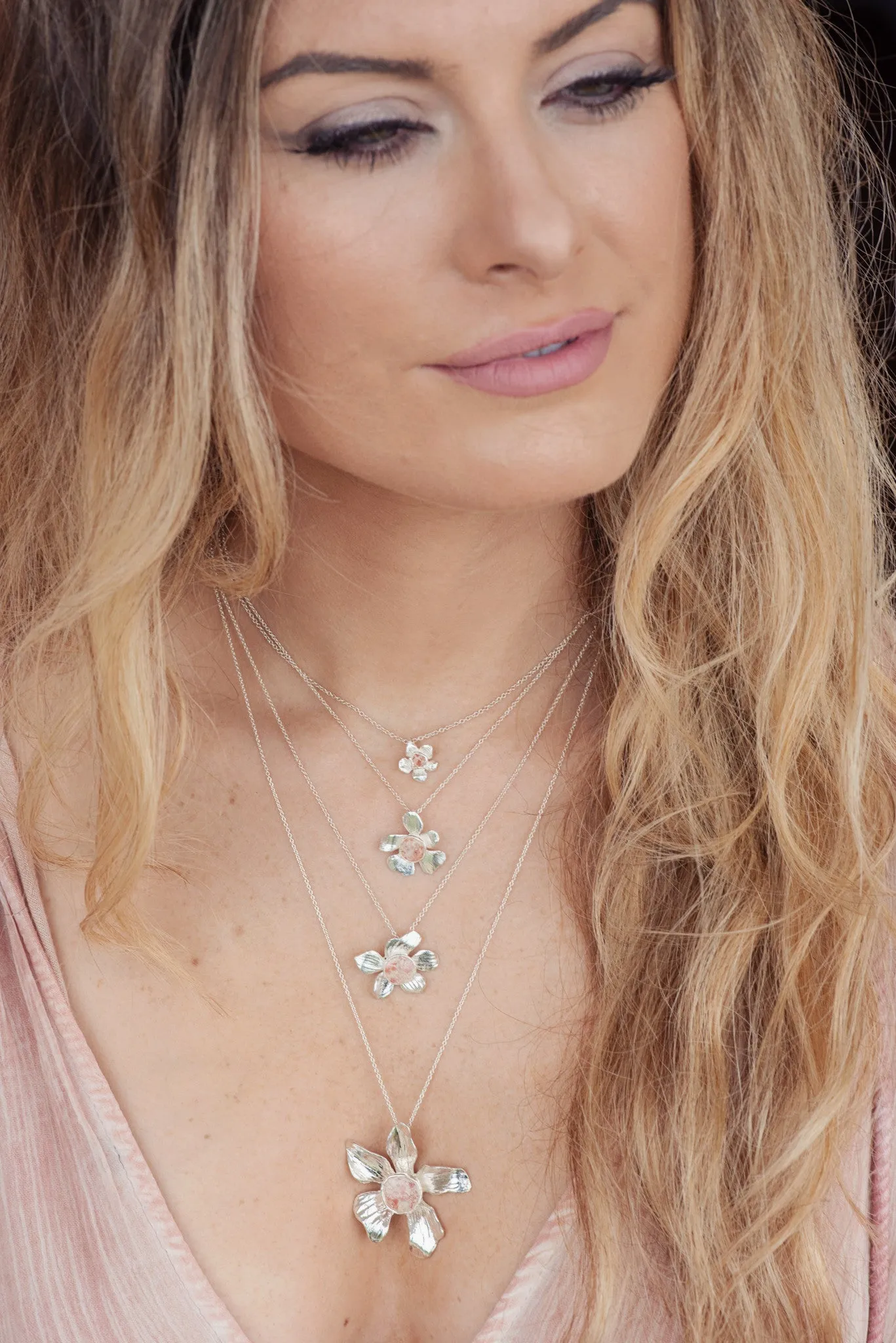 Fera ~ Tiny Flower Pendant