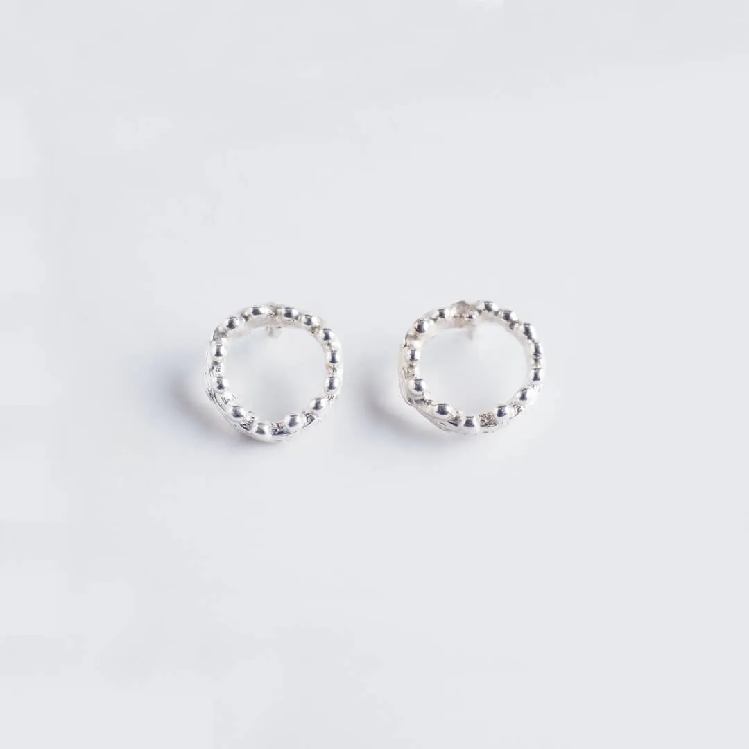 Τiny twig hoops with dewdrops - stud earrings - silver 925